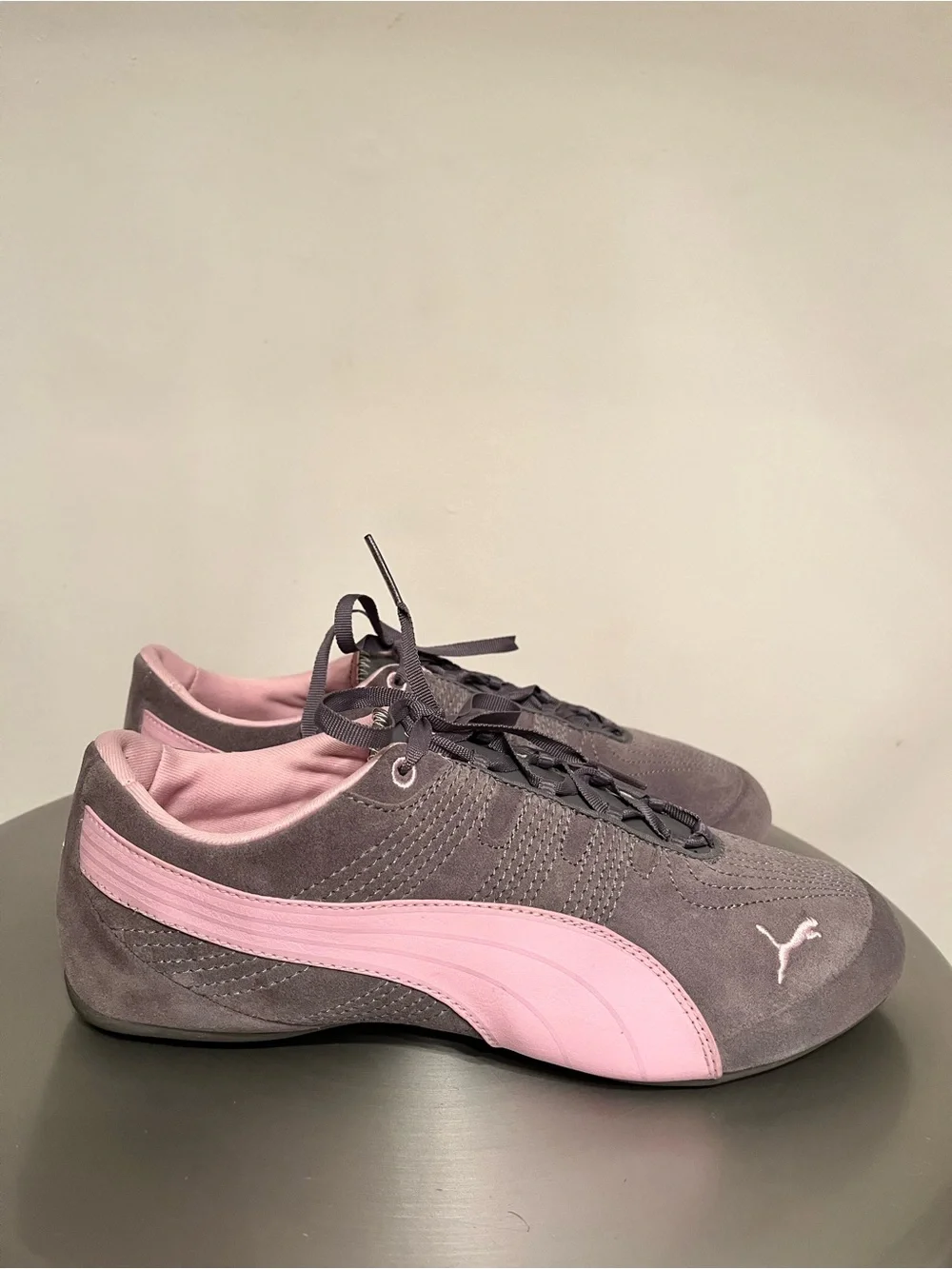 Puma Women’s Gray & Pink Suede Sneakers US 8 Excellent Condition Worn Once